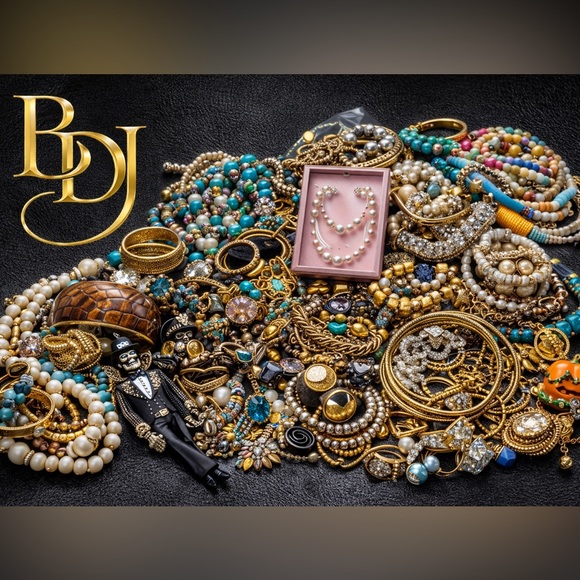 Jewelry - ⚜️ 2 LB Gold & Silver Jewelry Blowout | Vintage, Boho, Glam, Statement ⚜️